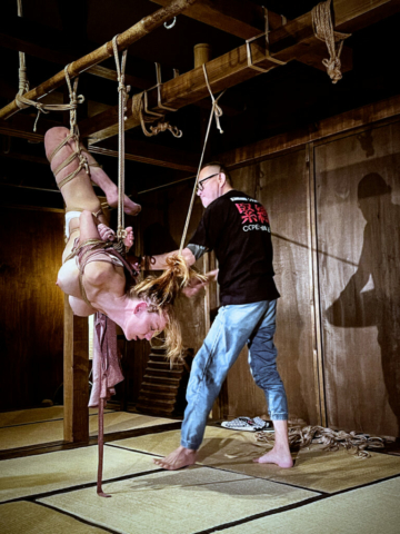 Semenawa Kinbaku Kenkyûkai, European Woman tied by Naka Akira